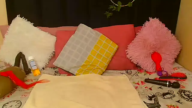 AmazingDarkDoll online show from October 25, 4:35 pm