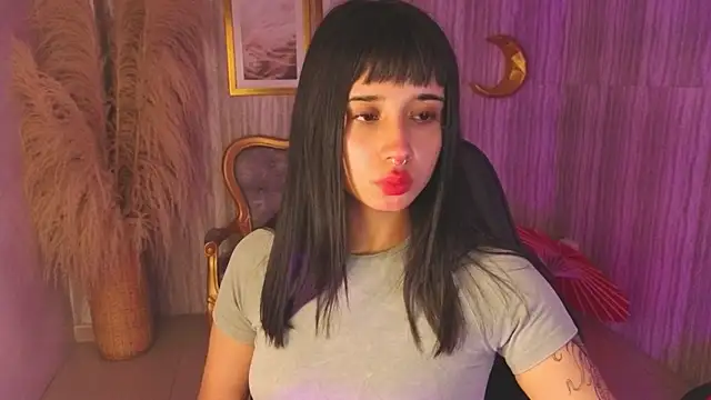 Snapshot of allyssa_bellini_s chatting on November 22, 8:19 pm allyssa bellini s online show from November 22, 8:19 pm