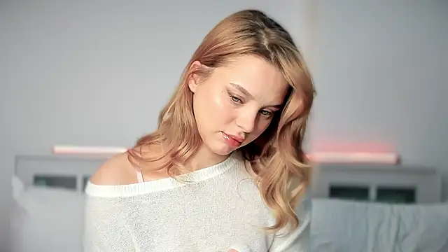 Snapshot of LilyFlamee chatting on December 16, 12:43 pm LilyFlamee online show from December 16, 12:43 pm