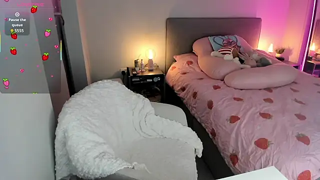 jjulietterose online show from October 18, 5:35 pm