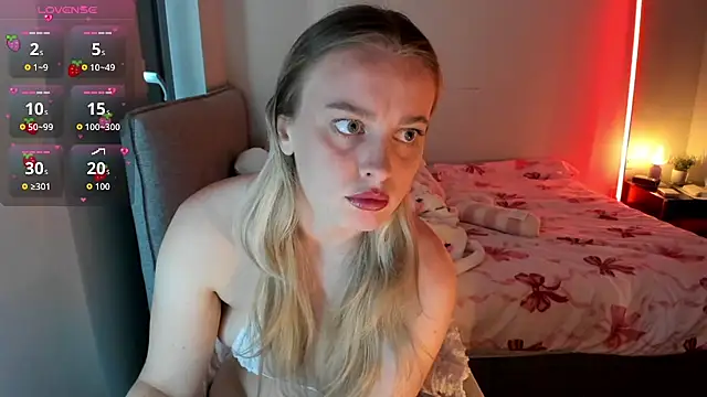 jjulietterose online show from April 8, 6:24 am