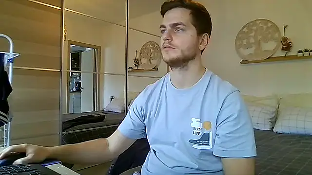 syl01 online show from January 12, 11:15 am