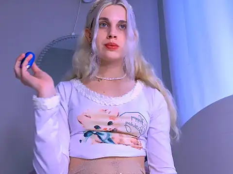 Snapshot of carmen_crybaby chatting on September 16, 12:39 pm carmen crybaby online show from September 16, 12:39 pm