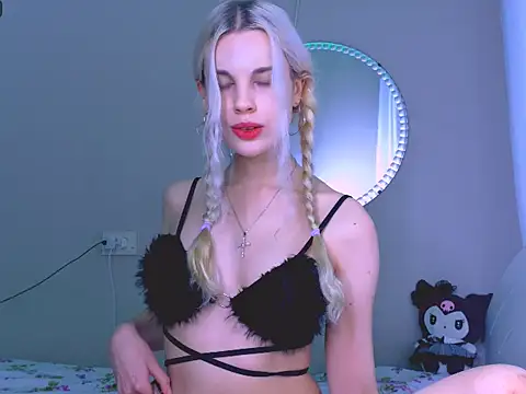 Snapshot of carmen_crybaby chatting on October 13, 4:40 pm carmen crybaby online show from October 13, 4:40 pm