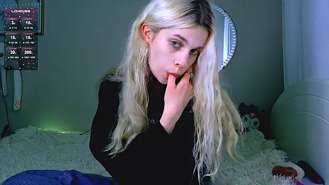 Snapshot of carmen_crybaby chatting on November 1, 10:01 pm carmen crybaby online show from November 1, 10:01 pm