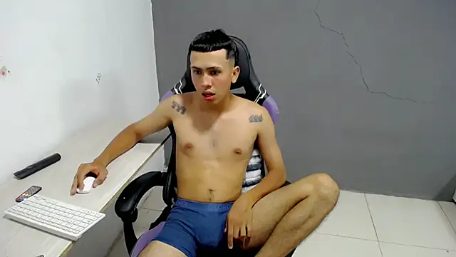 Snapshot of Damien_444 chatting on March 7, 10:18 pm Damien 444 online show from March 7, 10:18 pm