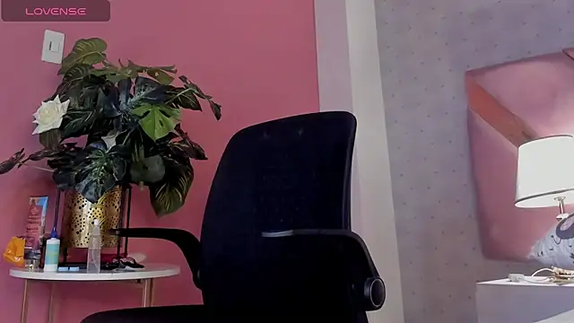 RoxyReign online show from September 28, 1:49 pm