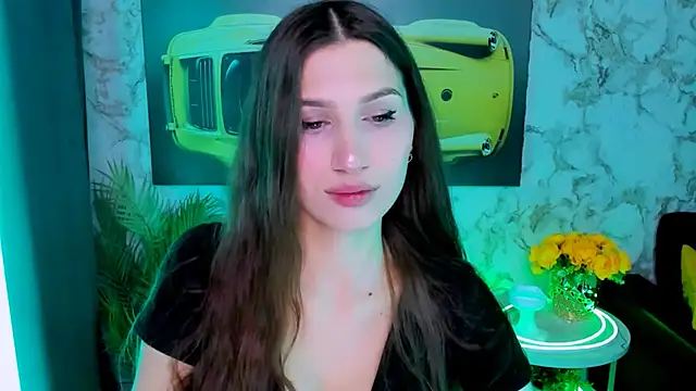 Mollyinyourmind online show from April 16, 9:15 pm