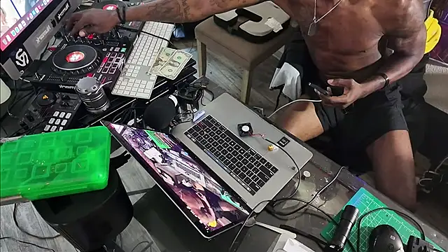 Triggerhappycj100 online show from May 7, 8:58 pm