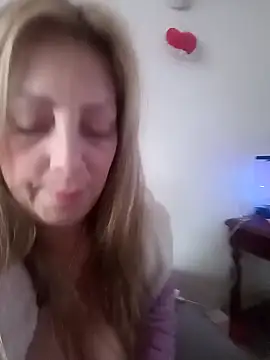 Snapshot of Estefania_Arce chatting on October 19, 8:42 pm Estefania Arce online show from October 19, 8:42 pm