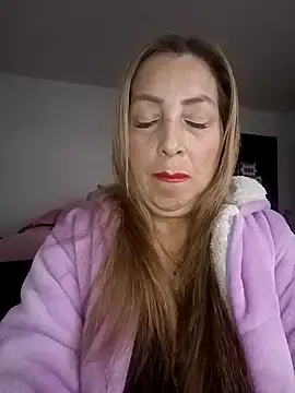 Snapshot of Estefania_Arce chatting on January 7, 7:38 pm Estefania Arce online show from January 7, 7:38 pm