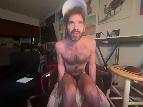 Snapshot of Pupscritch chatting on July 2, 1:39 pm Pupscritch online show from July 2, 1:39 pm