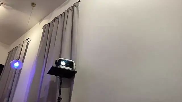 Snapshot of sweetceeme chatting on February 13, 6:20 am sweetceeme online show from February 13, 6:20 am