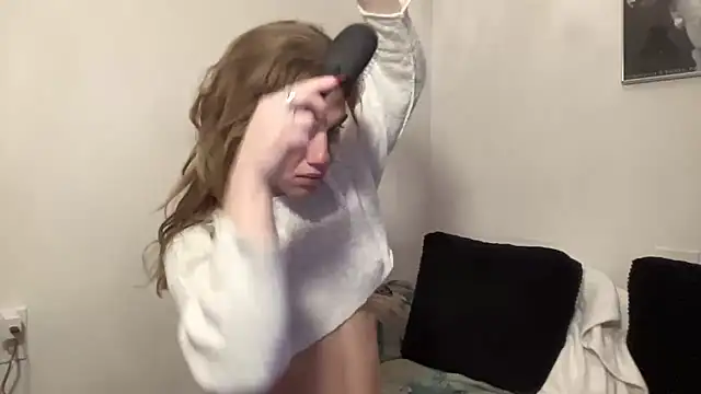 sweetceeme online show from April 15, 5:03 am