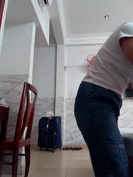 Snapshot of Anny-ly chatting on November 15, 8:22 am Anny-ly online show from November 15, 8:22 am