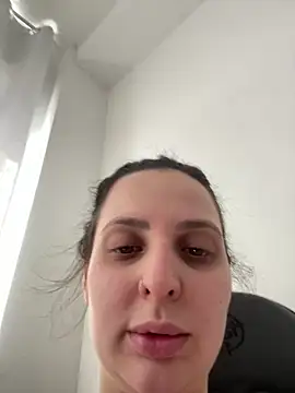 yumi-hot online show from March 13, 1:51 pm