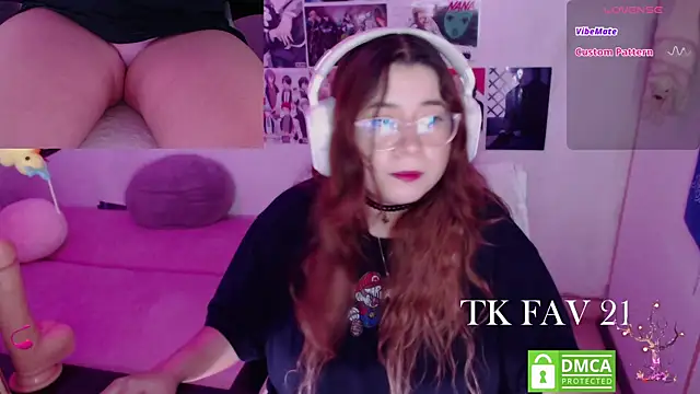 Snapshot of Pink_girl0n chatting on May 11, 4:59 pm Pink girl0n online show from May 11, 4:59 pm