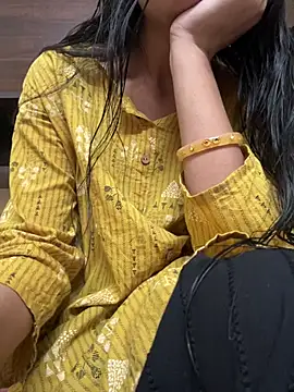 modelnishu online show from February 18, 7:48 am