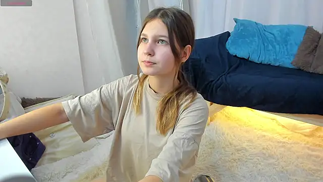 Elle Ellise online show from October 31, 8:37 am