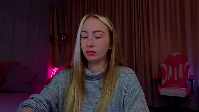 Reina Cummings online show from October 8, 6:22 am