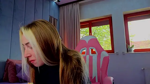 Reina Cummings online show from October 26, 7:03 am