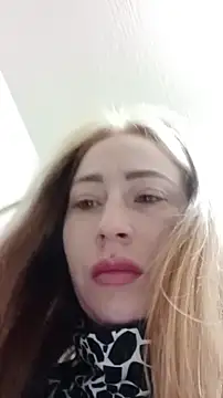 Reina Cummings online show from December 4, 5:39 am