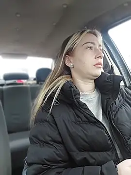 Reina Cummings online show from April 4, 6:33 am