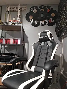 Snapshot of SueNixon chatting on October 21, 12:22 am SueNixon online show from October 21, 12:22 am