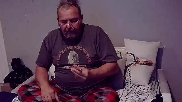 Snapshot of SueNixon chatting on November 13, 3:27 am SueNixon online show from November 13, 3:27 am