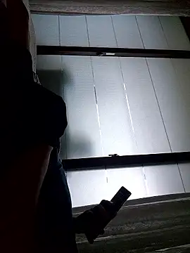 Snapshot of starvingo2002 chatting on September 19, 7:43 am starvingo2002 online show from September 19, 7:43 am