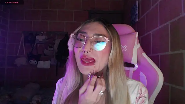 Snapshot of Andrea_camilaaa chatting on July 24, 5:27 am Andrea camilaaa online show from July 24, 5:27 am