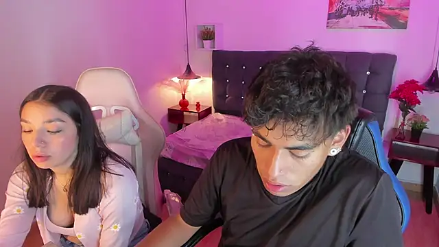 Yiing and yang online show from September 19, 9:04 pm
