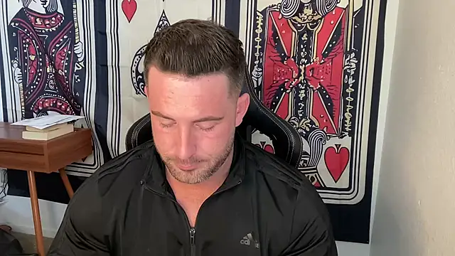 brettmycles28 online show from January 11, 8:03 pm