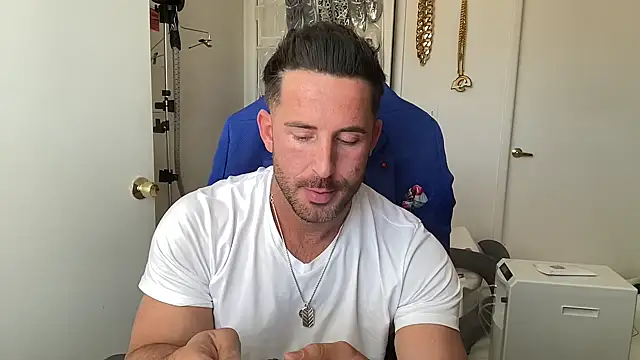 brettmycles28 online show from June 29, 6:30 pm