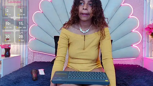 MisRoos online show from December 16, 4:12 pm