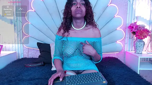 MisRoos online show from December 17, 2:34 pm