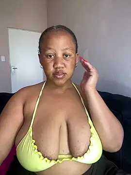 Snapshot of Yellowriider chatting on April 3, 6:55 am Yellowriider online show from April 3, 6:55 am