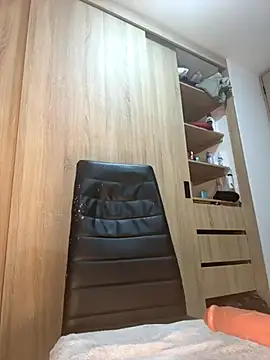 NIQUEILLA8 online show from October 19, 12:44 am