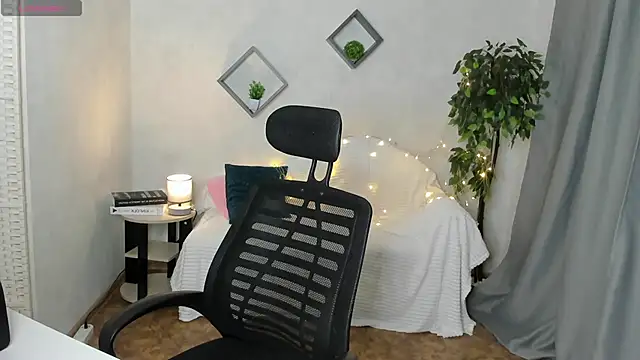 stacey  doll online show from October 8, 1:25 am