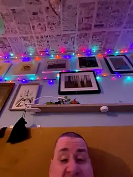 Snapshot of WriggleQuest chatting on October 29, 9:05 pm WriggleQuest online show from October 29, 9:05 pm