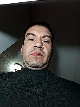 Snapshot of Blackaxes chatting on December 3, 5:15 am Blackaxes online show from December 3, 5:15 am