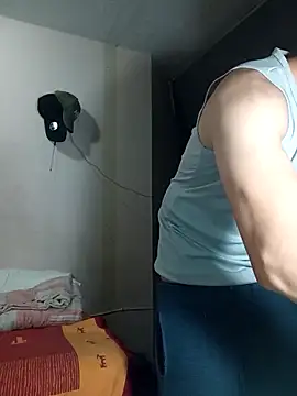 Snapshot of Blackaxes chatting on December 16, 4:50 am Blackaxes online show from December 16, 4:50 am