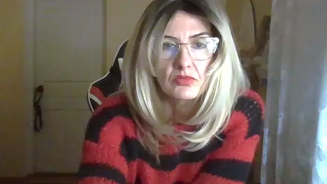 Snapshot of TianaQLove chatting on November 12, 2:39 pm TianaQLove online show from November 12, 2:39 pm