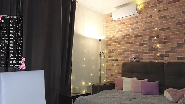 EmiliDen online show from November 3, 5:03 pm