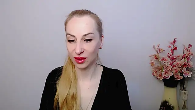 Snapshot of Create_your_own_sun chatting on May 6, 6:19 am Create your own sun online show from May 6, 6:19 am