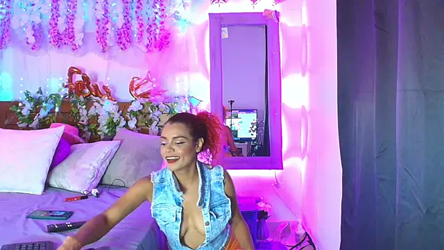 Snapshot of DevoraHarper_ chatting on April 9, 8:58 pm DevoraHarper online show from April 9, 8:58 pm