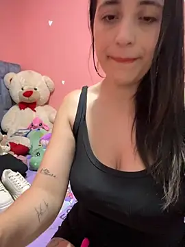 GiaDuque online show from November 5, 11:43 am