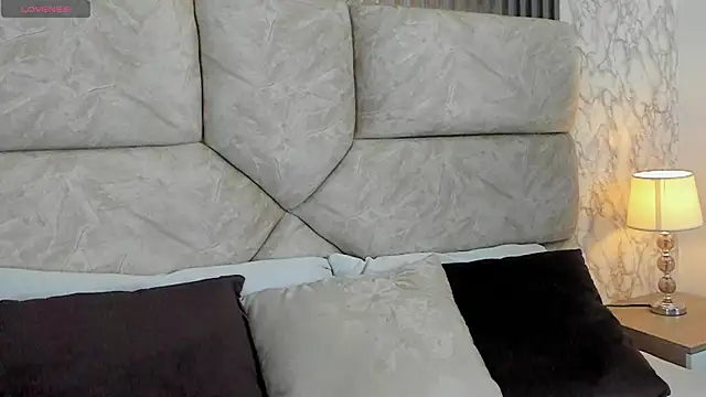 leilapons online show from October 12, 6:07 pm