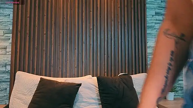 leilapons online show from March 4, 5:08 pm