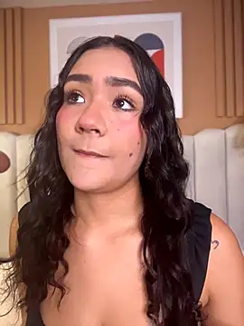 Snapshot of noa_moon chatting on February 5, 2:38 am noa moon online show from February 5, 2:38 am